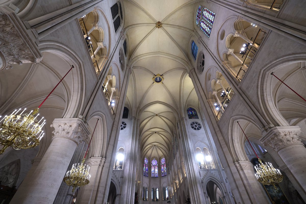 "Et la lumière fut" (Gn 1:3)

#notredame #notredamedeparis 
©Getty Images 