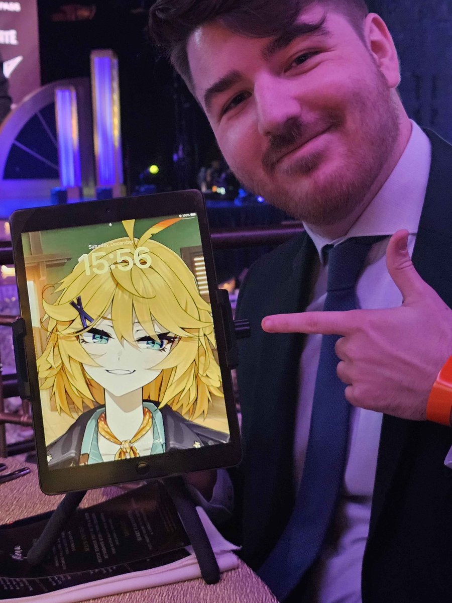 Look who I ran into at the Streamer Awards @dokibird 