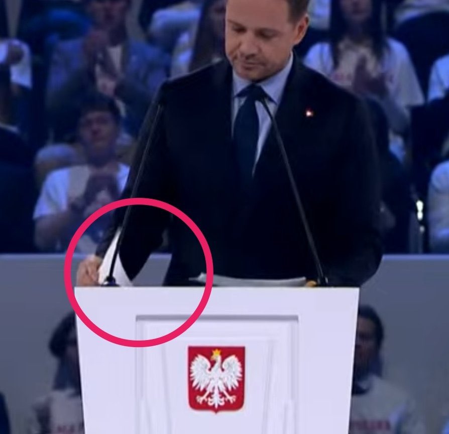 We wczorajszych @FaktyTVN mocno podkreślili, że @trzaskowski_ przemawiał bez kartki. 
I tak jest u nich ze wszystkim… 