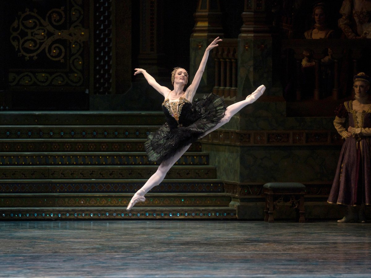 After 29 years, Gillian Murphy, ABT’s longest standing current dancer, is giving her farewell performance in this upcoming MET 2025 Summer Season. 💐

Catch her final bow in the role of Odette/Odile in SWAN LAKE on Friday, July 18, 2025.

Photos: Rosalie O'Connor

#ABT 
