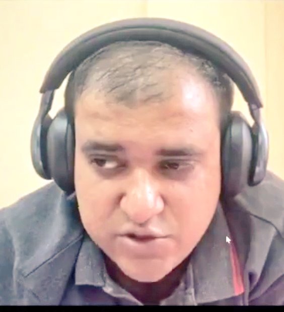 मैं और...
मेरा पैसा ही मेरी जान का दुश्मन बन गया है

मेरी बीवी मुझसे पैसा लेकर ऐश करती है
फिर उसी पैसे को वकील, पुलिस और जजों पे खर्च करके मेरी जिंदगी को मेरे ही पैसे से नर्क बनाती है

सिर्फ मुझे नहीं मेरे माँ बाप भाई बहन को
परेशान किया जाता है मेरे ही कमाए पैसों से..

इतना बोलकर 