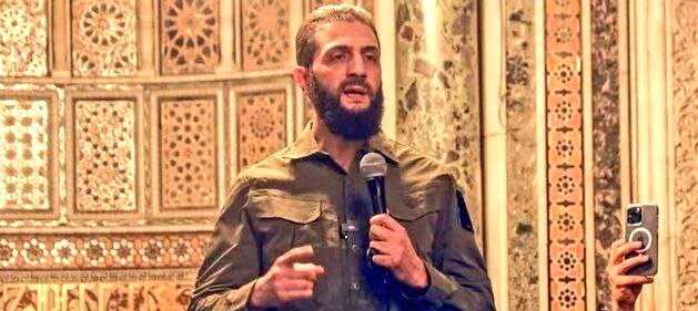 ⚡🇸🇾بیانیه جدید تحریرالشام (لازم‌الاجرا) از طرف الجولانی اعلام شد:
خطاب به تمامی مراجع تقلید دینی/هیچ مرجع تقلیدی حق ندارد عبادت را بر مردم تحمیل کند و ما نمی خواهیم جامعه را به جامعه ریاکاری تبدیل کنیم.
هرکس دوس دارد نماز بخواند یا نخواند. 