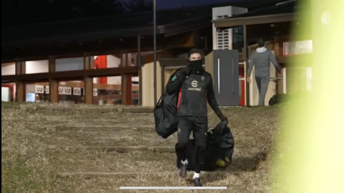 Mister Conceição ha già stabilito i ruoli in rosa. #Calabria portaborse. 
Mi piace già quest’uomo. #ForzaMister! 
Secondo 0:22 https://t.co/2hPt4nlLT8 