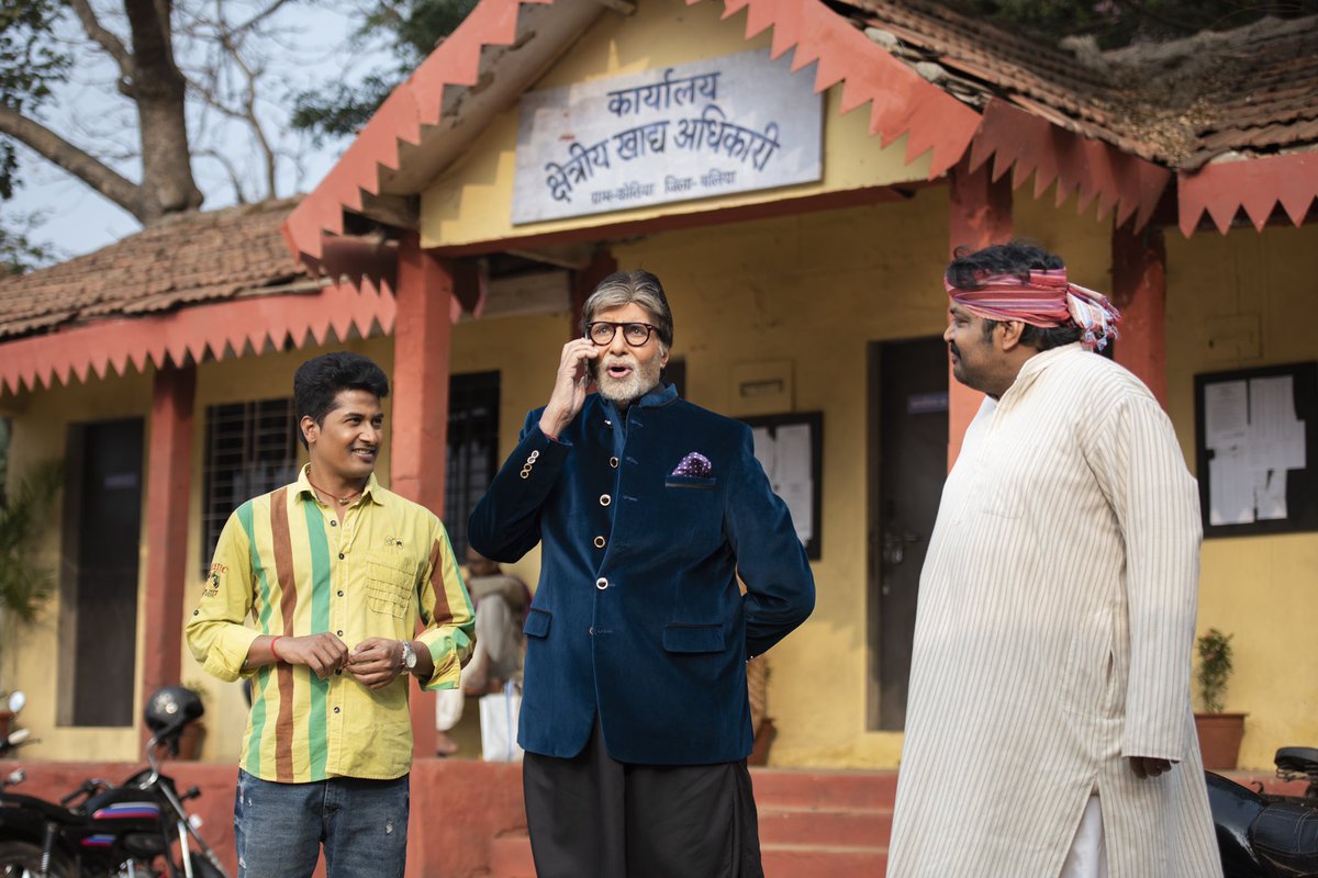 Dekho, dekho, kaun aaya hai Phulera mein! 😲🎥 Chhoti si mulaqat, lekin bade kaam ki hai baat!✨

@SrBachchan #PankajJha @malikfeb @chandanroy77 