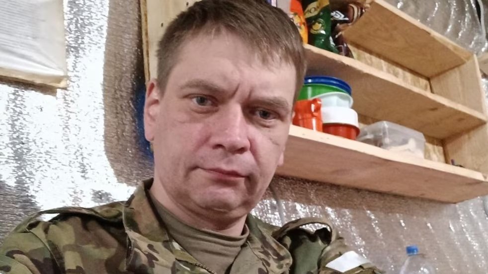 1/ A Russian medic who has deserted from the Russian army and is seeking asylum in France has given a vivid account of the grim conditions on the Russian front line in Ukraine, the brutality of the Russian commanders, and the threats faced by Russian troops. ⬇️ 