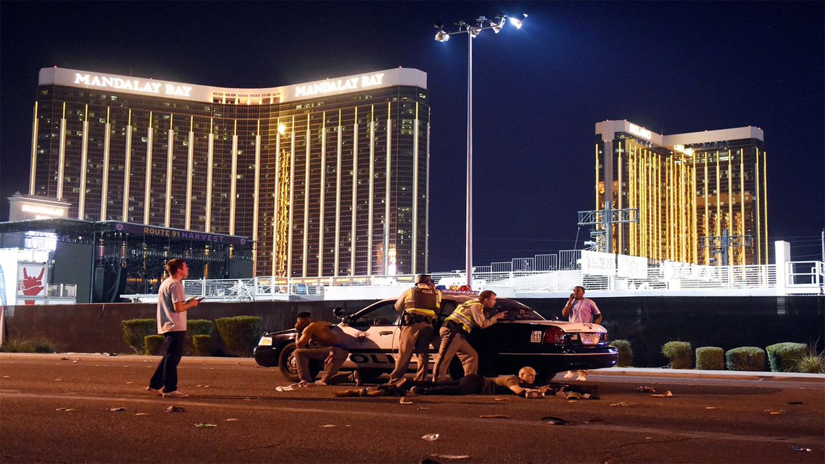 We have been lied to about the 2017 Las Vegas mass shooting event that claimed 60 lives and injured over 850 more, a thread 🧵: 