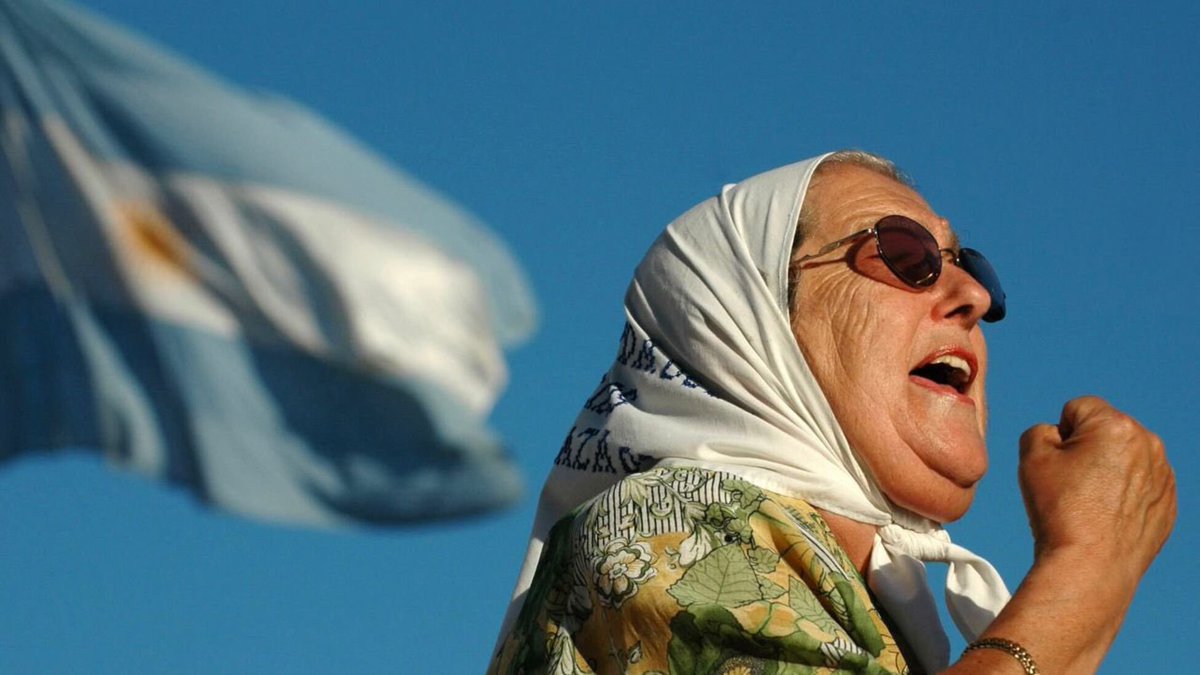 Memoria, Verdad y Justicia!

Por la lucha de Abuelas y Madres.
Hasta encontrar al último de los 30.000 desaparecidos. 

Foto del libro Hebe de Bonafini “Los Caminos de la vida” de U. Gorini 