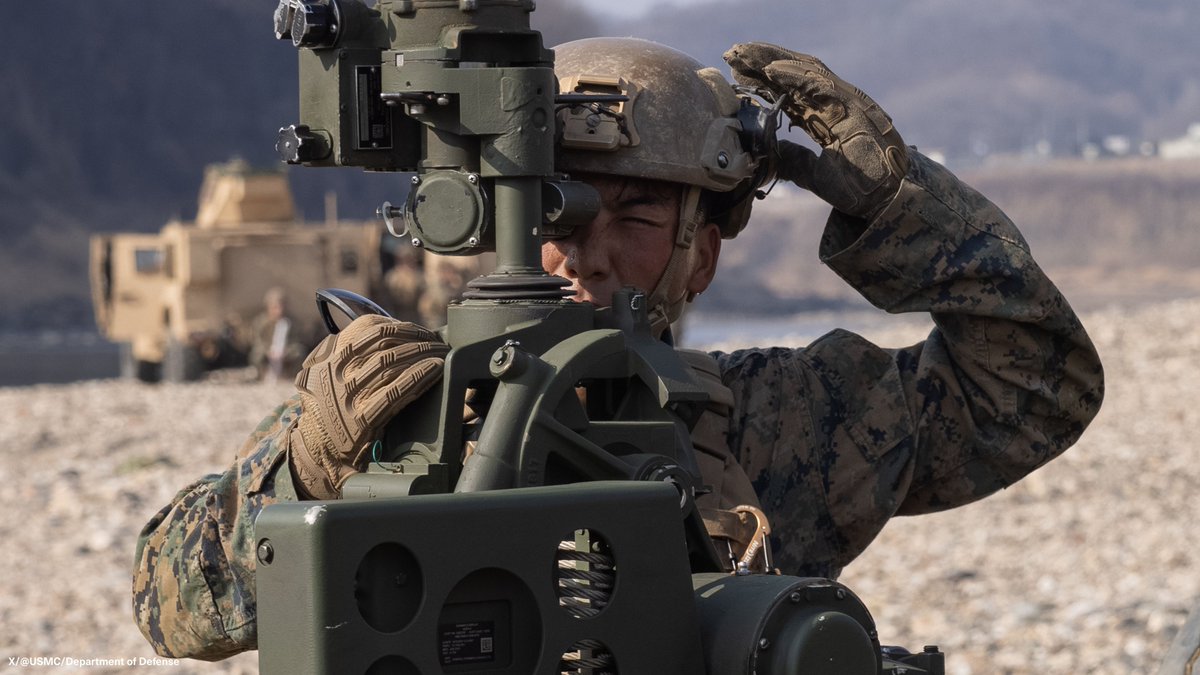 Members of the U.S. Marines, U.S. Army and 3rd Marine Division transport a 7-ton and an M777 Howitzer during a river crossing mission for Korean Marine Exercise Program 25.1 at Hantan River, South Korea, Saturday.

https://t.co/C0jiaVrrs9 