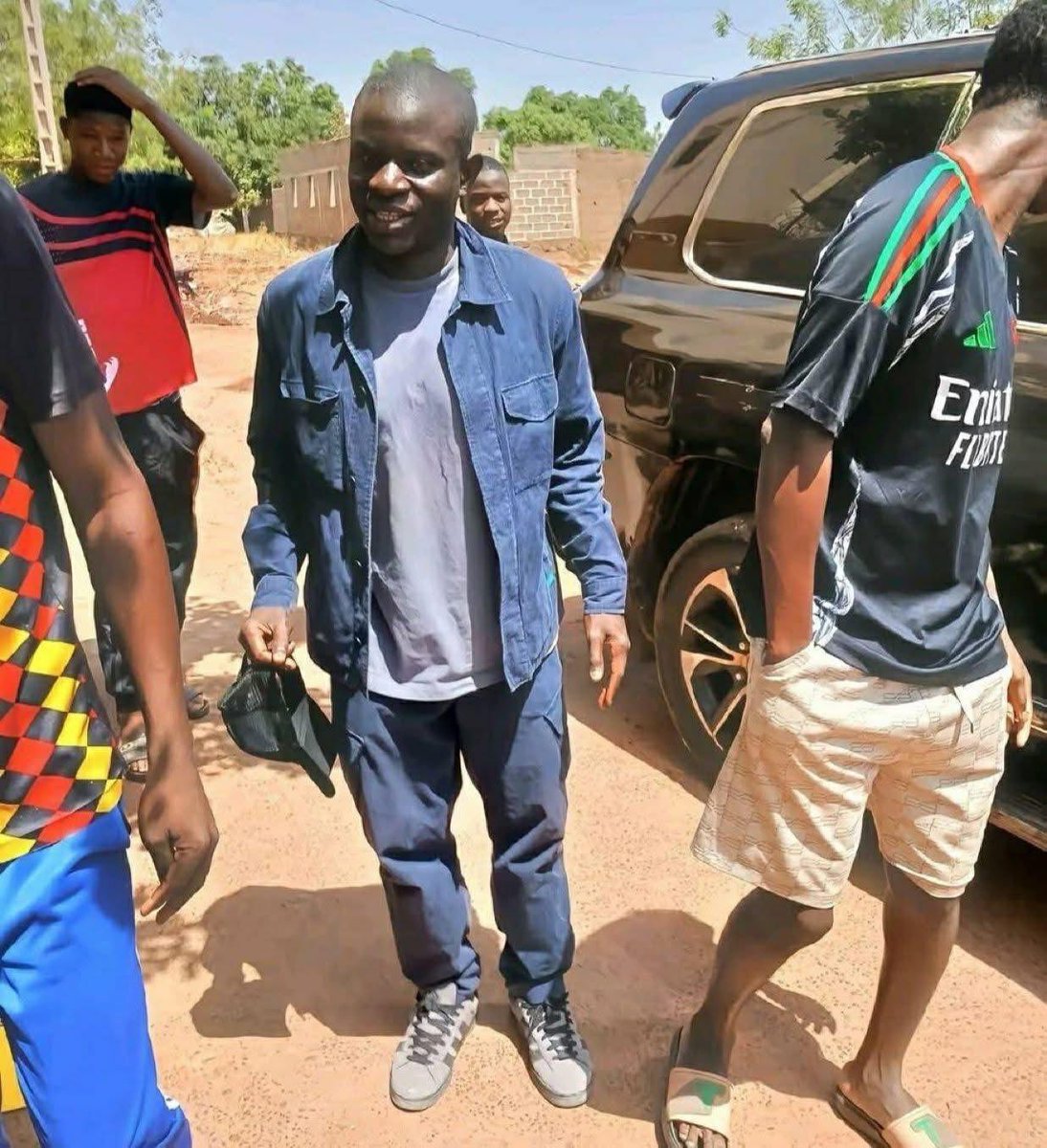 N'Golo Kanté is in Mali for holidays. 

#africanfootball 