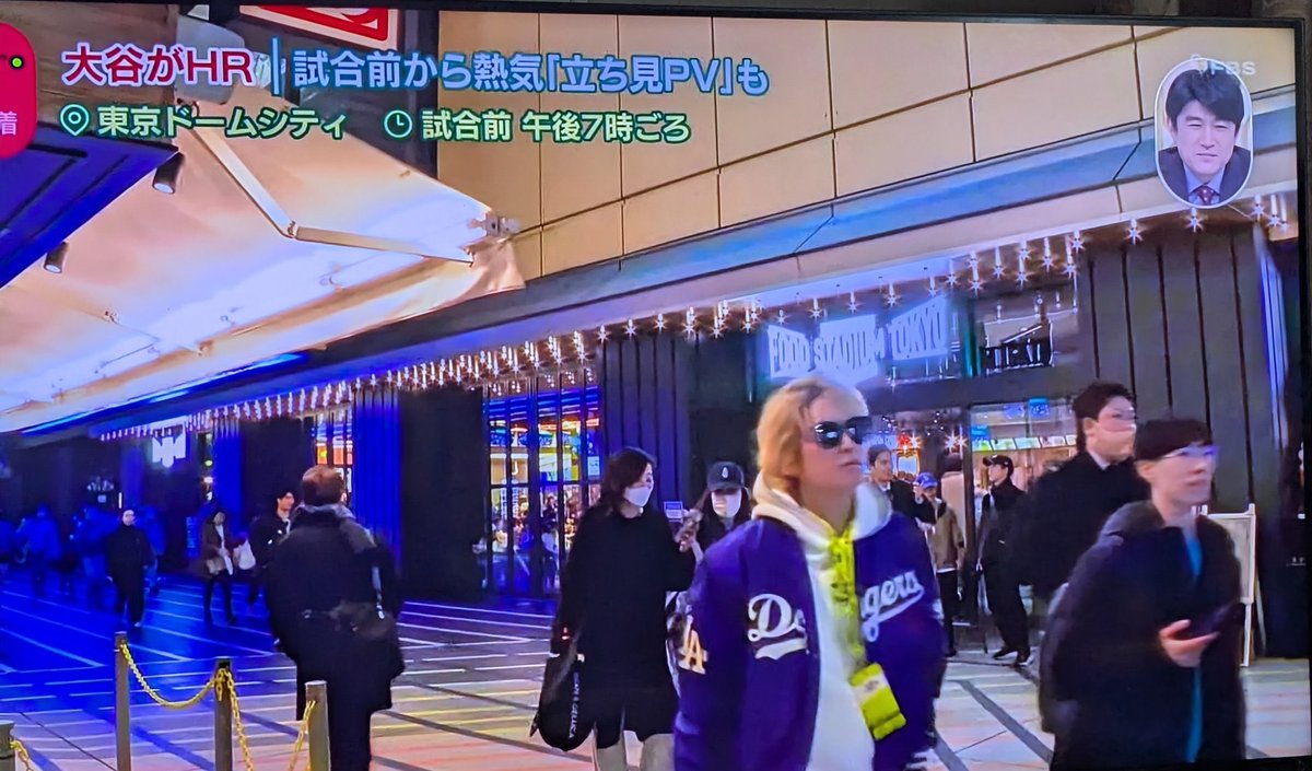 まてまてまてまてぇー！！！
news zeroに見切れとるやないかい！
自分で言うのもアレだけど目立つなー俺！
あとインサート撮るタイミングで俺がたまたま横通るってある？？
カメラマンとアシスタントがインサートの練習してて本格的なカメラ持ってるなーって思ってたけどアレ撮ってたんかい！！ 