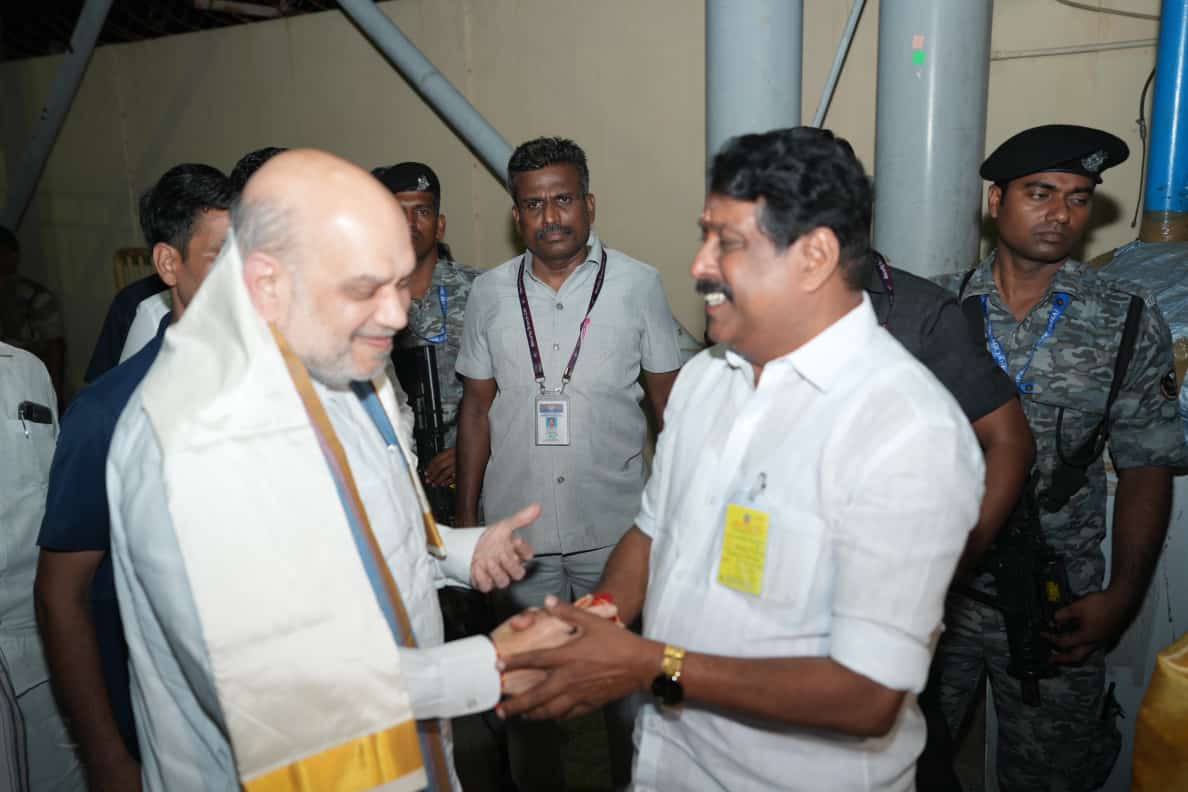 தமிழகம் வருகை தந்த மாண்புமிகு மத்திய அமைச்சர் திரு. அமித்ஷா அவர்களை வரவேற்றபோது 