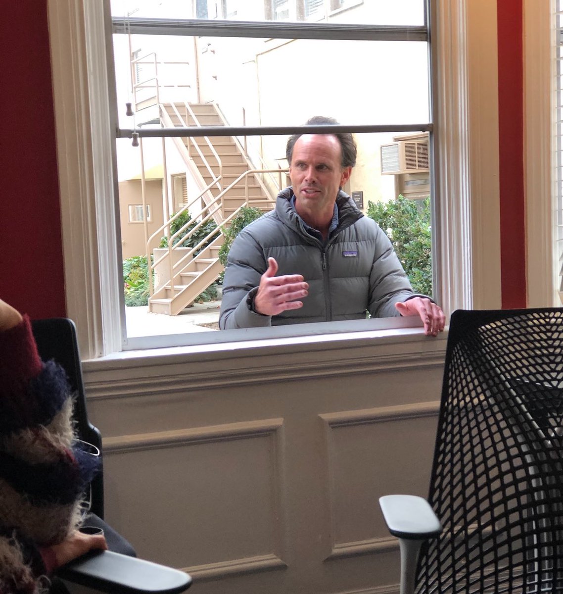 Just to add to Walton Goggins discourse, when I wrote on a sitcom he starred in, sometimes he’d pop into the writers room like this: 