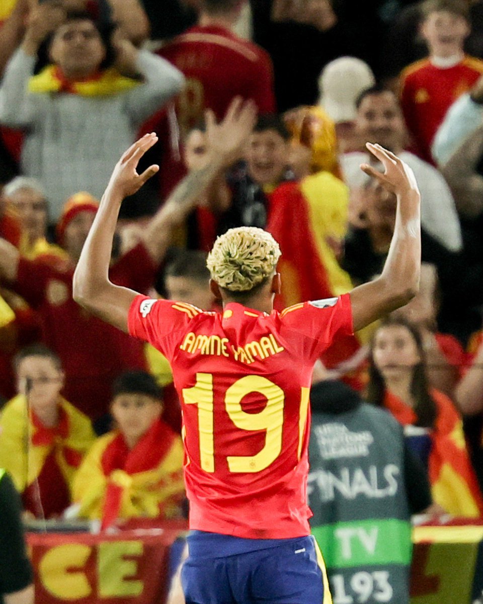 Mi enhorabuena a la @SEFutbol por el pase a la final a la #NationsLeague ! Mucha suerte compañeros!!! En especial a nuestro @isco_alarcon . 
Con todo, contra Portugal!! 🚀🚀 
Por cierto, si Lamine Yamal es el número 1 se dice y punto. Qué jugador! 
