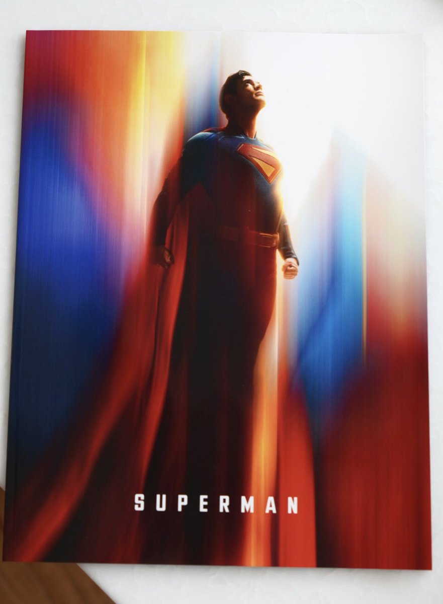 Since I’ve been on a world tour, I hadn’t had the chance to watch it, but this morning, I finally got to see James Gunn’s “Superman.” It was good. 

It was neither dark nor stylish, cool or even “super.” The perspective of the audience—the distance and elevation—is different from 