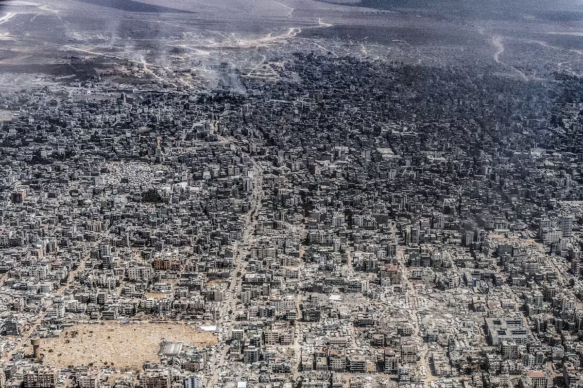 An aerial view of what the Gaza City area looked like this week. Taken from a Jordanian military aircraft, by our colleague @Heidiphotos. 