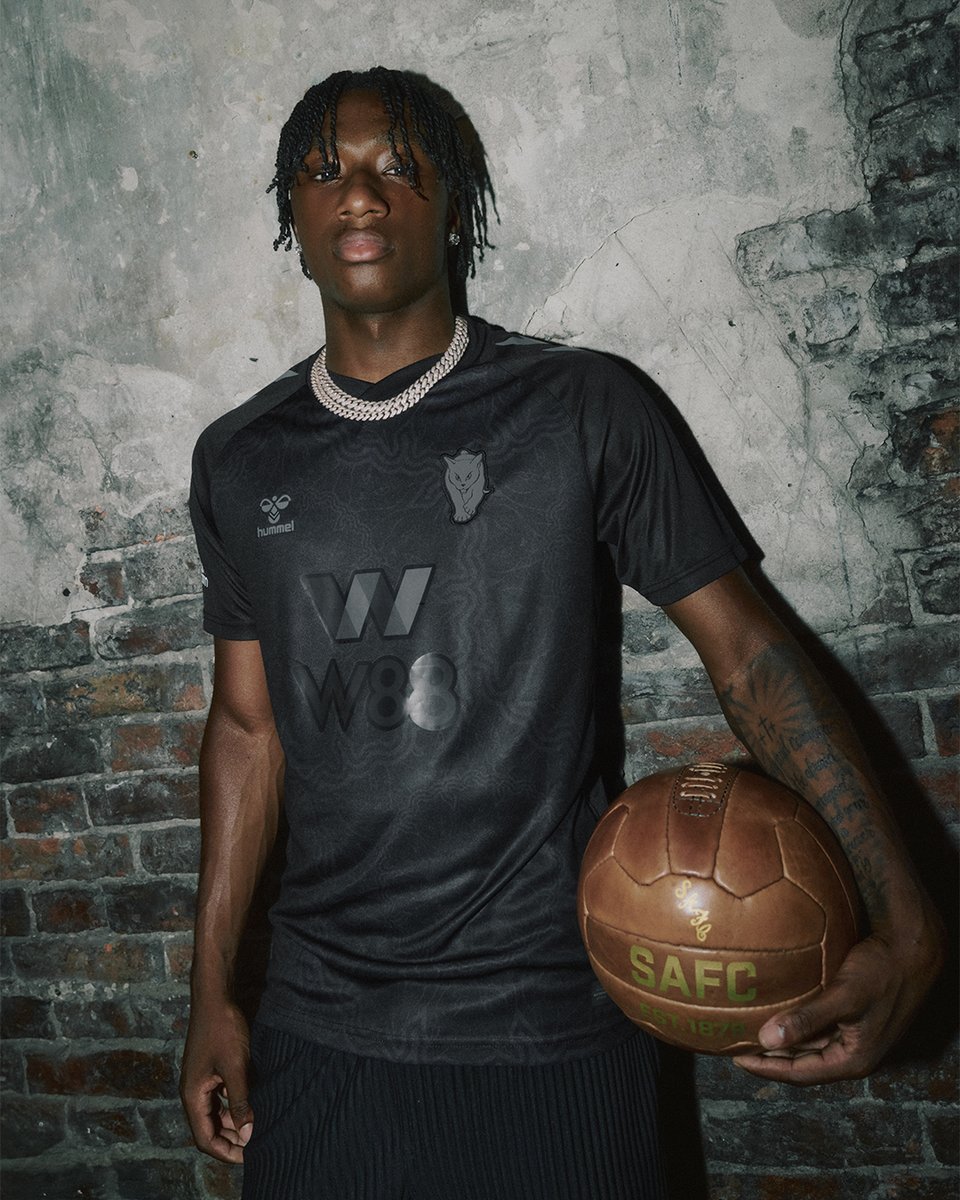 Sunderland AFC and hummel unveil their 25/26 third kit. 