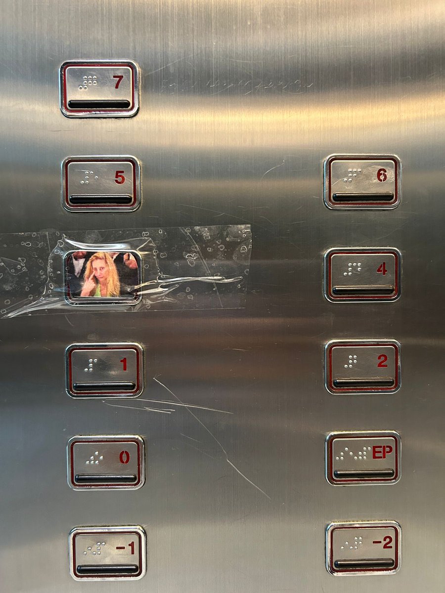 Ascensor de la Superintendencia de Servicios de Salud 😂 