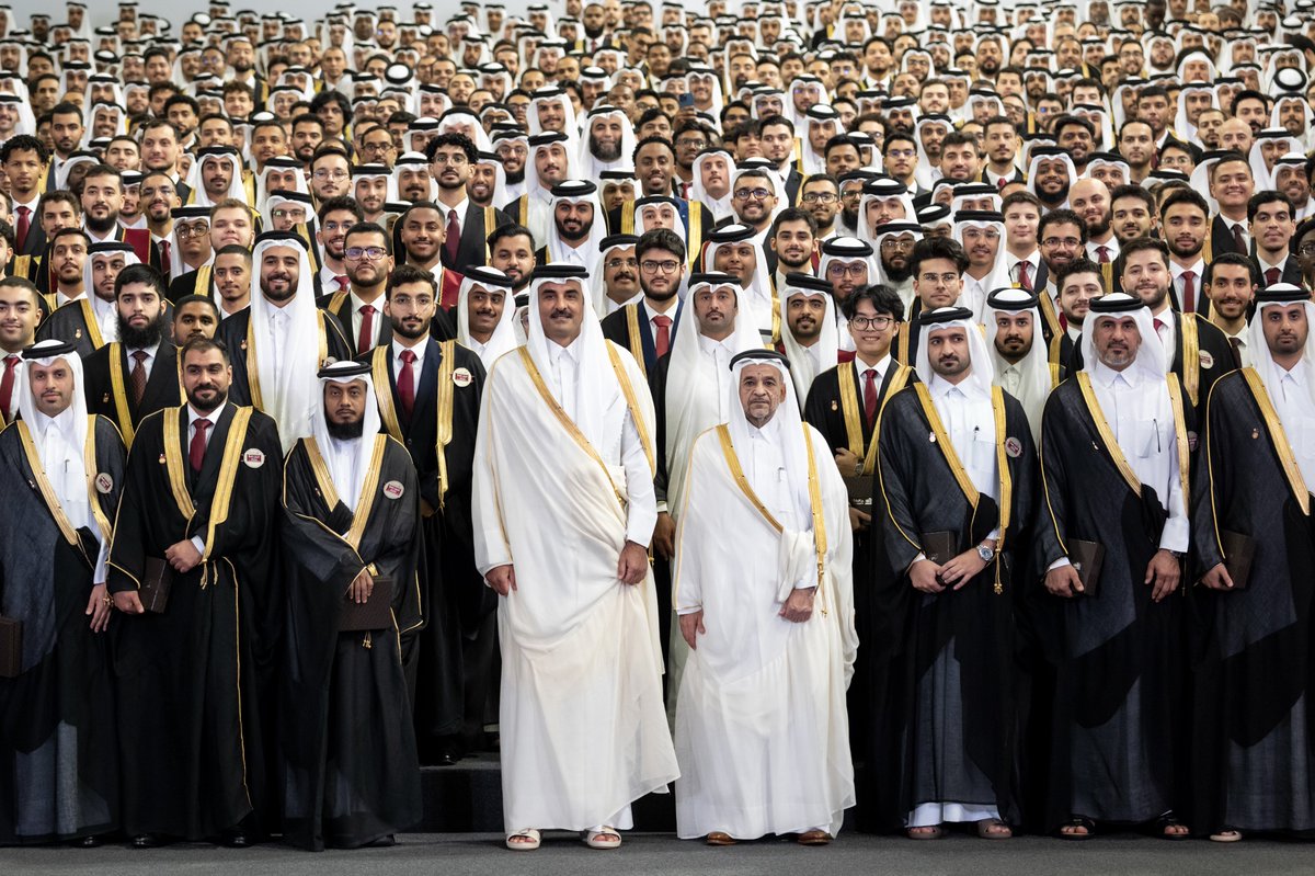 أبارك لبناتنا وأبنائنا طلاب جامعة قطر تخرجهم من هذه المرحلة الهامة في مسيرتهم العلمية، راجياً لهم مزيداً من النجاح والتميز، وأن يكونوا رافداً في نهضة المجتمع وتقدم الوطن، والإسهام في تحقيق التطلعات التنموية الشاملة لبلادنا. 