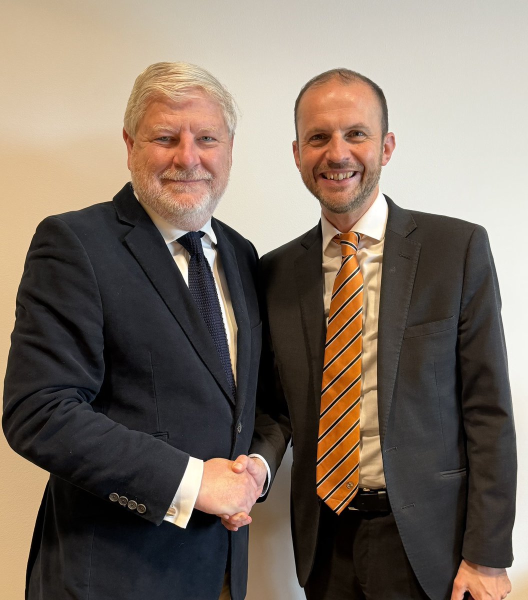 Best wishes to my successor as Scottish Government minister responsible for External Affairs and Europe. Good to meet @StephenGethins on his first day in the job to discuss the importance of Scotland‘s links with Europe and the rest of the world. 🏴󠁧󠁢󠁳󠁣󠁴󠁿🇪🇺🌍 