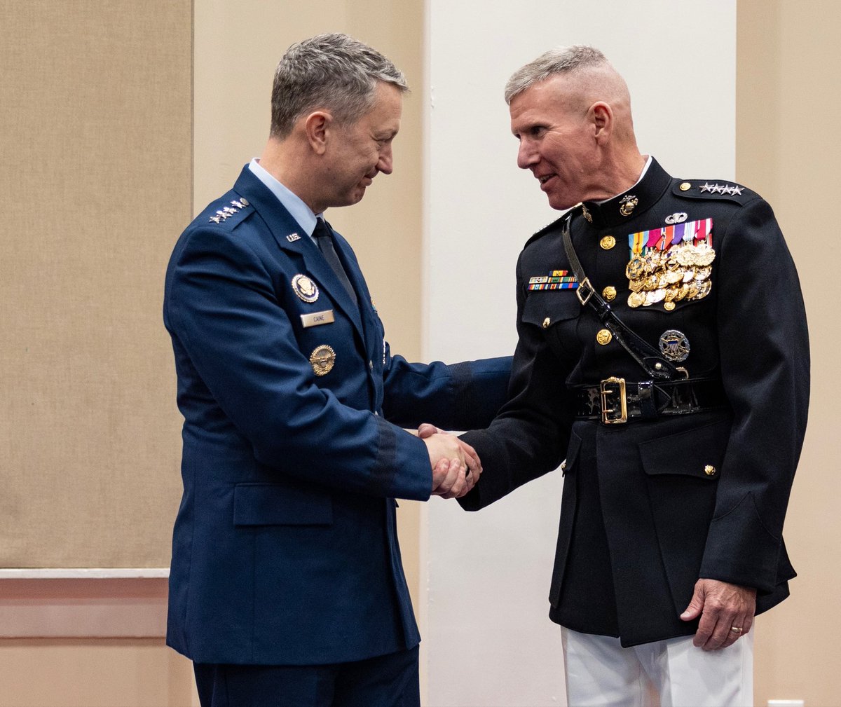 Last night, I had the honor of hosting the 22nd Chairman of the Joint Chiefs, Gen Caine, for a Friday Evening Parade at @MBWDC. Your leadership of @thejointstaff has been tremendous as @USMC supports the Joint Force globally as the Nation’s naval expeditionary force in readiness. 