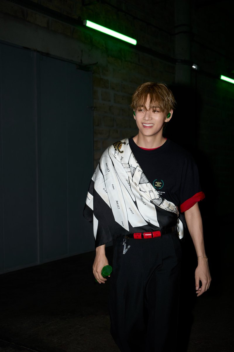 V wearing CELINE for BTS World Tour 'ARIRANG' in Paris, Stade de France.

#Celine 