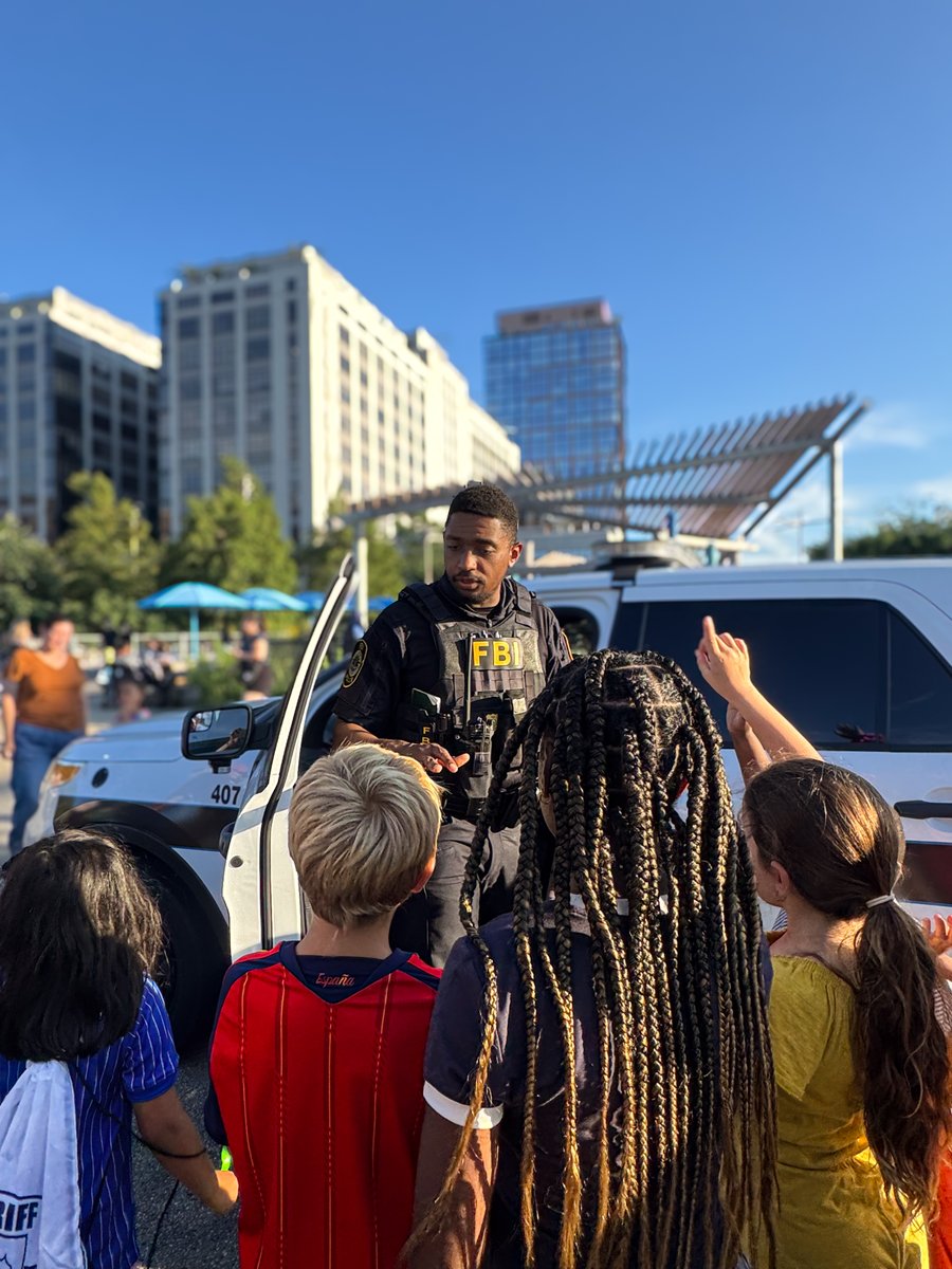 #FBINewYork joined our law enforcement partners for #NationalNightOut, an event held to promote crime prevention awareness and build stronger relationships with the communities we serve. Learn more about the FBI's outreach programs at https://t.co/aTZyH9SOch 