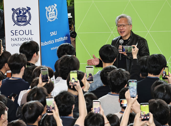 "When I left this morning, I was just Jensen. Next time I come back, call me K-Jensen.”

Korea isn't just an NVIDIA partner anymore. It's where the next wave of AI gets built and SNU is at the center of it.

Introducing the NVIDIA AI Technology Center at @SeoulNatlUni.

NVIDIA ❤️ 