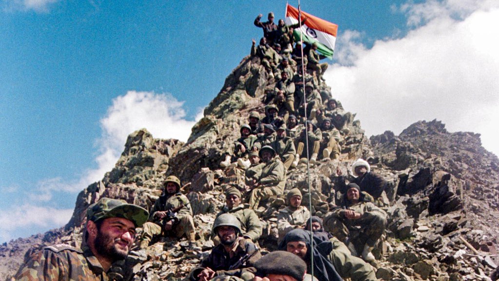 अदम्य साहस और सर्वोच्च बलिदान को शत्-शत् नमन।🙏
#KargilVijayDiwas 