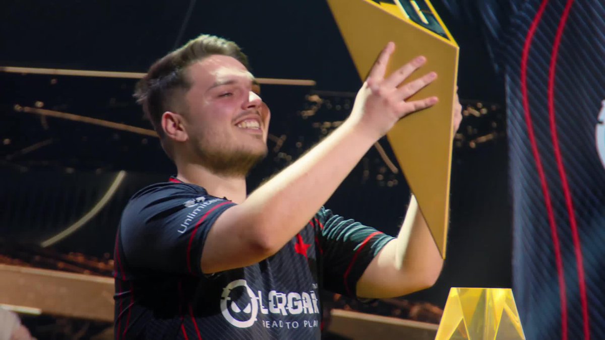 The NEW #FCPro World Champion - @RvPuiu 🏆

#EWC 