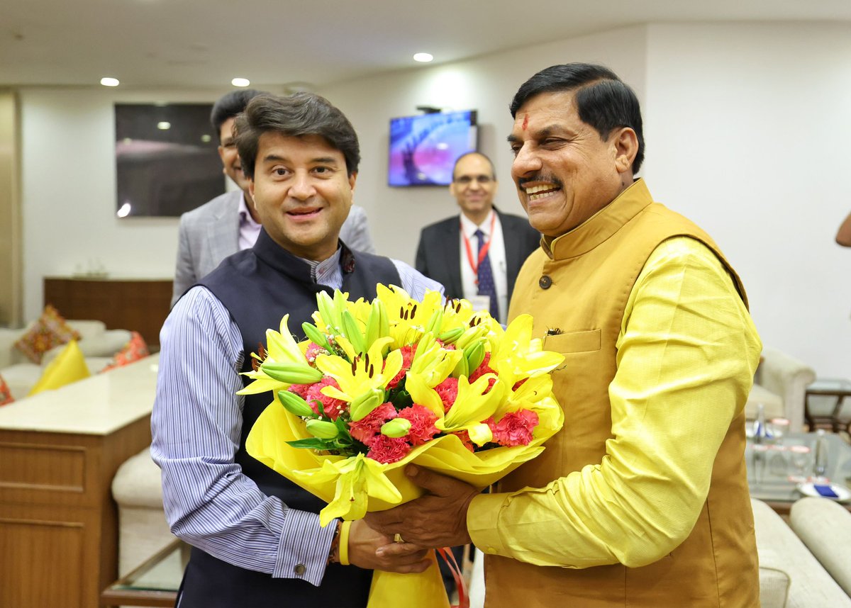 A historic chapter for #AatmanirbharBharat 🇮🇳

A golden moment for Bharat, and a deeply personal one for me, as we sign the MoU between @DoT_India, and the Government of Madhya Pradesh for India’s first Telecom Manufacturing Zone (TMZ) to be set up in Gwalior, in the august 