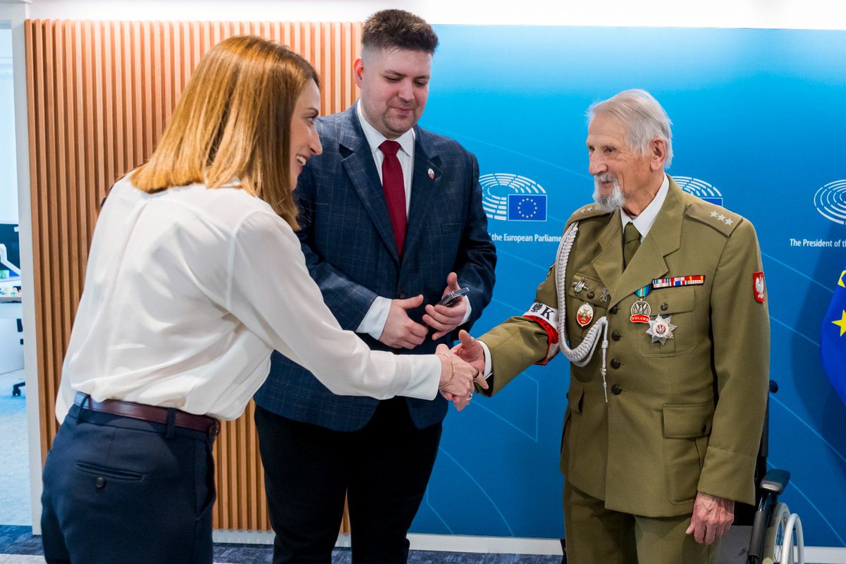 94-year-old Jan Antoni Witkowski is a European hero.

82 years ago, as he was just entering his teenage years, he joined his father in the Warsaw Uprising to fight for freedom and human dignity.

Today, we honour Jan, all those who survived, and all those who gave their lives. 