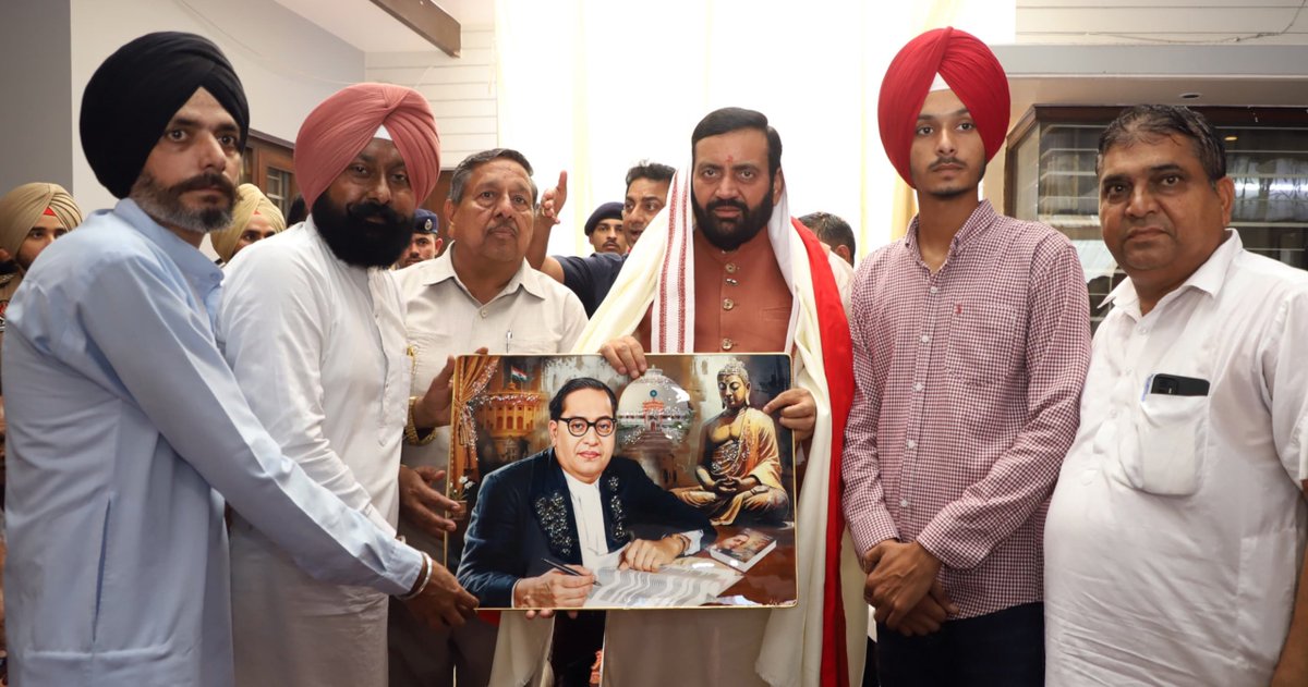 आज पटियाला (पंजाब) की पावन धरती पर आयोजित 'दिव्य गौ कथा' में सम्मिलित होकर गौ माता के प्रति श्रद्धा, सेवा और समर्पण की भावना से अभिभूत हुआ।

गौ सेवा हमारी सनातन संस्कृति में करुणा, सेवा और संरक्षण की समृद्ध परंपरा का प्रतीक है। गौ माता के संरक्षण और सेवा के माध्यम से हम अपनी 