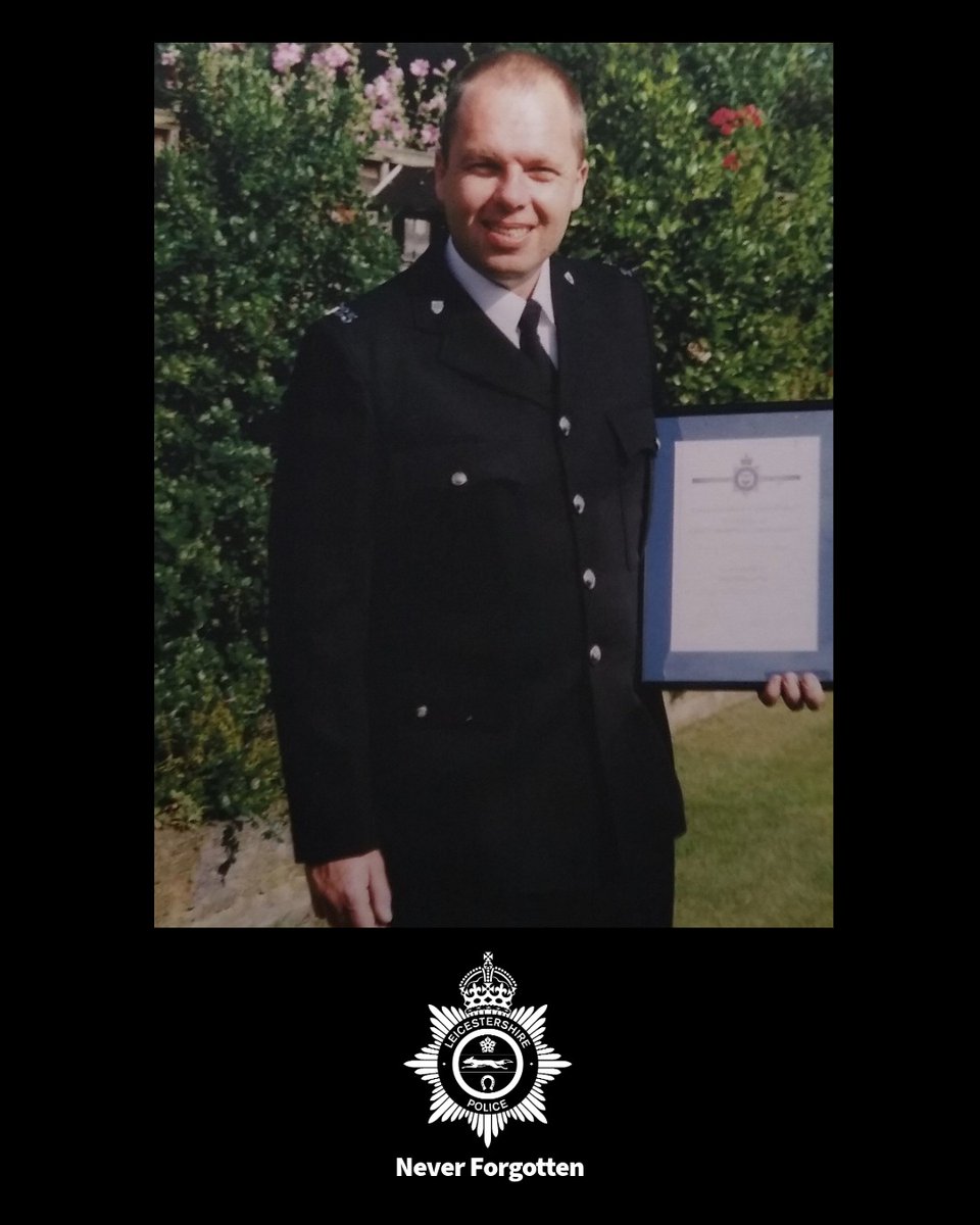 Today we remember PC Andrew Carl Munn and PC Bryan Reginald Moore who were both killed when a van being pursued by police drove into them on 15th August 2002, aged 37 and 39 respectively. Never forgotten.🕯️ 