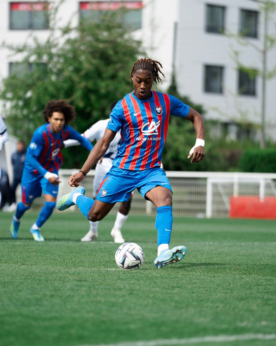 Victoire (3-0) de l’équipe réserve en ouverture du championnat 🆚 Lannion 🔴🔵 

⚽️⚽️ Mathis Daffot 
⚽️ Salim Diakité 

#SMCaen #TeamSMC #N2 