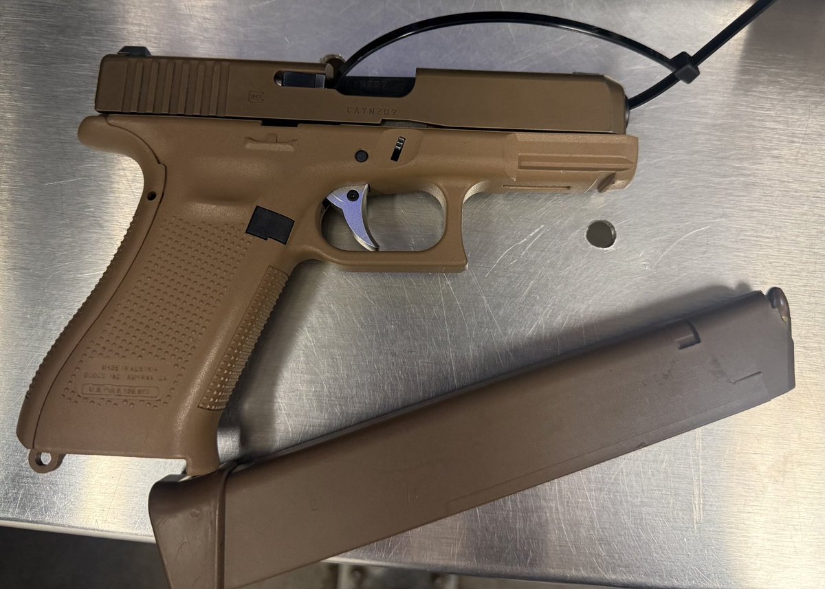 Public Transportation Section Tactical Team officers recovered a firearm and arrested a 24-year-old female during a security check aboard a CTA train this past Friday. 

Read more: https://t.co/DfJ7wRVedC 