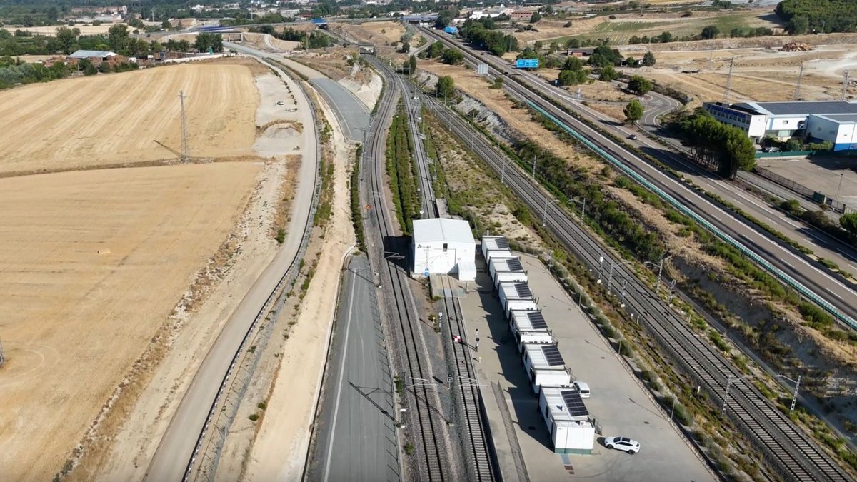 📢 Este lunes volvemos a poner en servicio el cambiador de Villamuriel (Palencia).

·Se recuperan los tiempos de viaje de los trenes con origen y destino Santander.
·Se reducen los tiempos de viaje entre Santander y Alicante.

ℹ️ Toda la info: https://t.co/Sbvkq25mju 