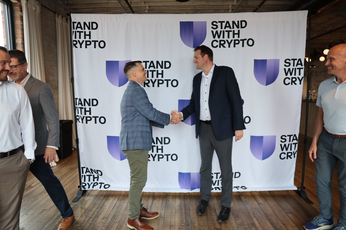 Another honest conversation in the books, this time in Toledo, OH.

Grateful to @DerekMerrin and everyone who came ready to talk Main Street: cutting costs, expanding access to capital, and helping Ohio's local businesses grow.

A Stand With Crypto Community Roundtable. 