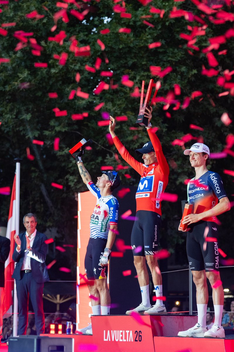 The moment everyone wants to experience. 🏆✨

El momento que todos quieren vivir. 🏆✨

#LaVuelta26 