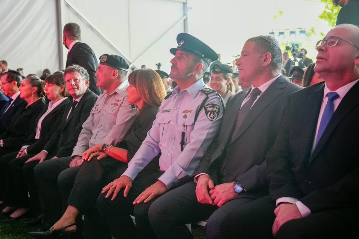 מפכ"ל המשטרה רנ"צ דני לוי הניח זר בטקס האזכרה הממלכתי לזכר חללי כוחות הביטחון שנפלו במלחמת 'חרבות ברזל' 