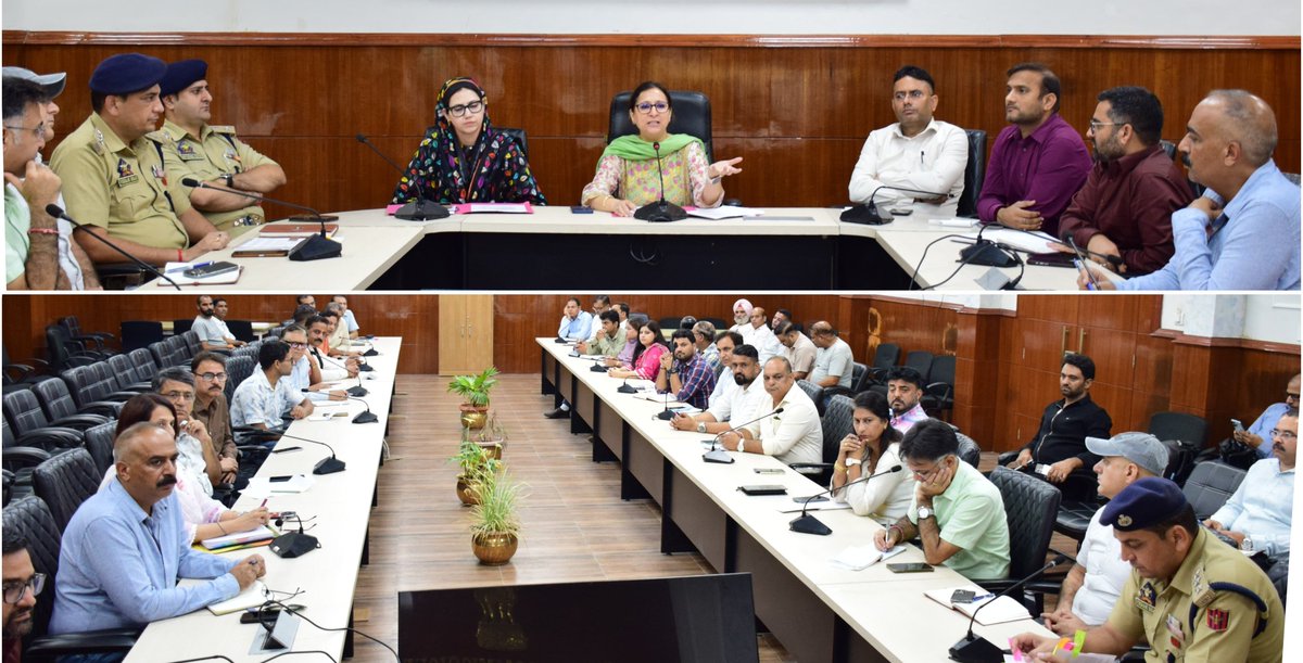 ADC @AnsuyaJamwal chaired a meeting to review arrangements for Navratras, Ram Navami and Dussehra.

Preparations were reviewed for Bahu Fort, Kol Kandoli and Laxmi Narayan temples, and at the Dussehra venues in Parade Ground, Sainik Colony, Channi Himmat and Gandhi Nagar. 