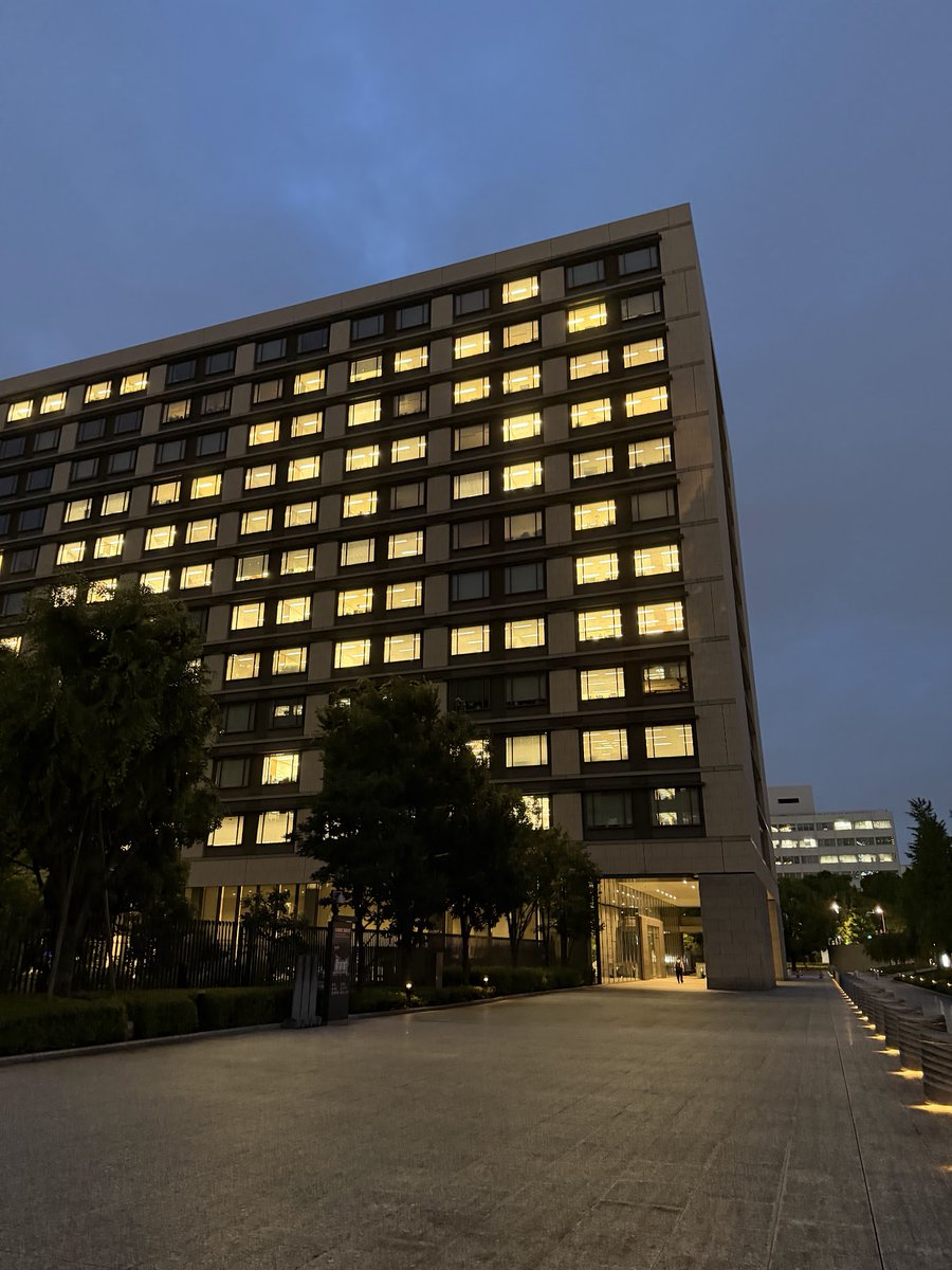 本日は、朝8時からデジ庁で政務三役会談。内容は非公開ですが、今回「コンテンツ戦略」も担務ですので、今話題となっている一連のクレカ問題（表現規制の件）を振ってみました。なかなか解決しにくい問題ですが、「とはいえ表現の自由は大切なので、”代替手段”の検討を含めて、様々な解決策を研究する 
