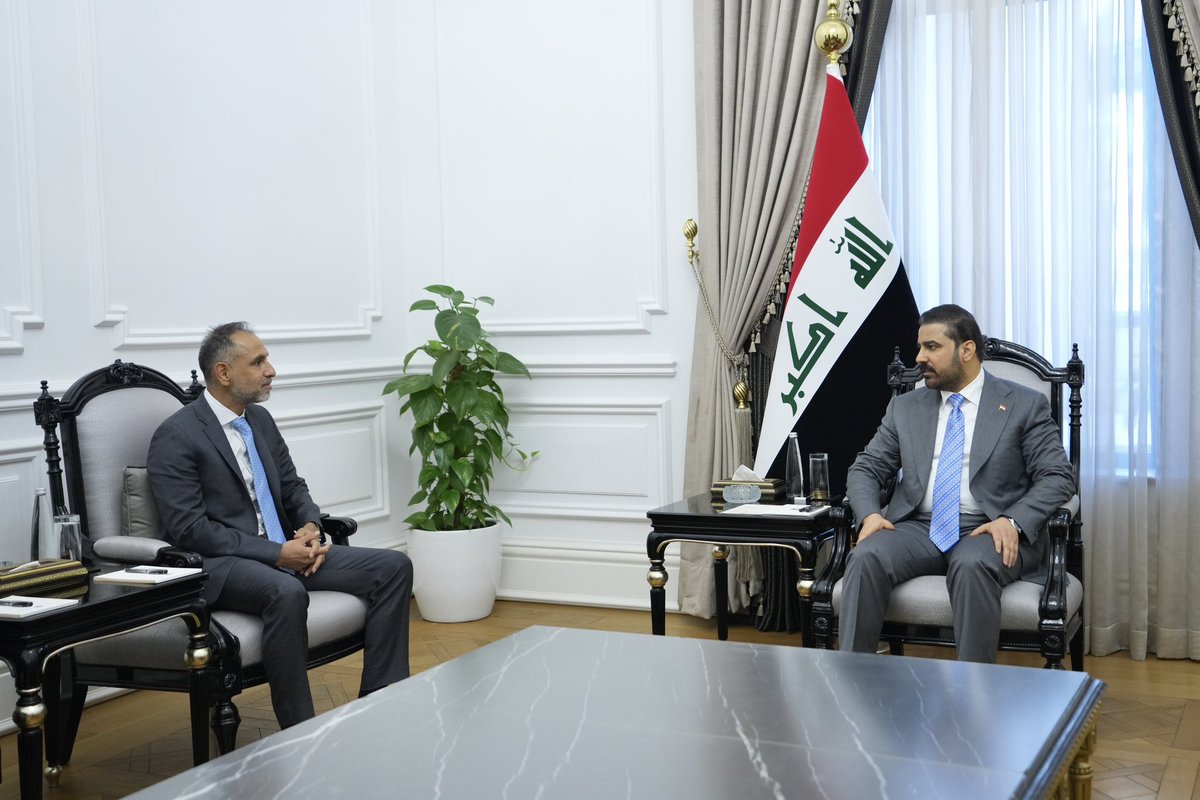 استقبل رئيس مجلس الوزراء السيد علي فالح الزيدي، اليوم الاثنين، سفير المملكة المتحدة لدى العراق السيد عرفان صديق.

وشهد اللقاء بحث سبل تطوير العلاقات الثنائية وتدعيمها في المجالات كافة، لاسيما في ظل انتقال العلاقة بين العراق وشركائه في التحالف الدولي، من الجانب العسكري إلى الجوانب 
