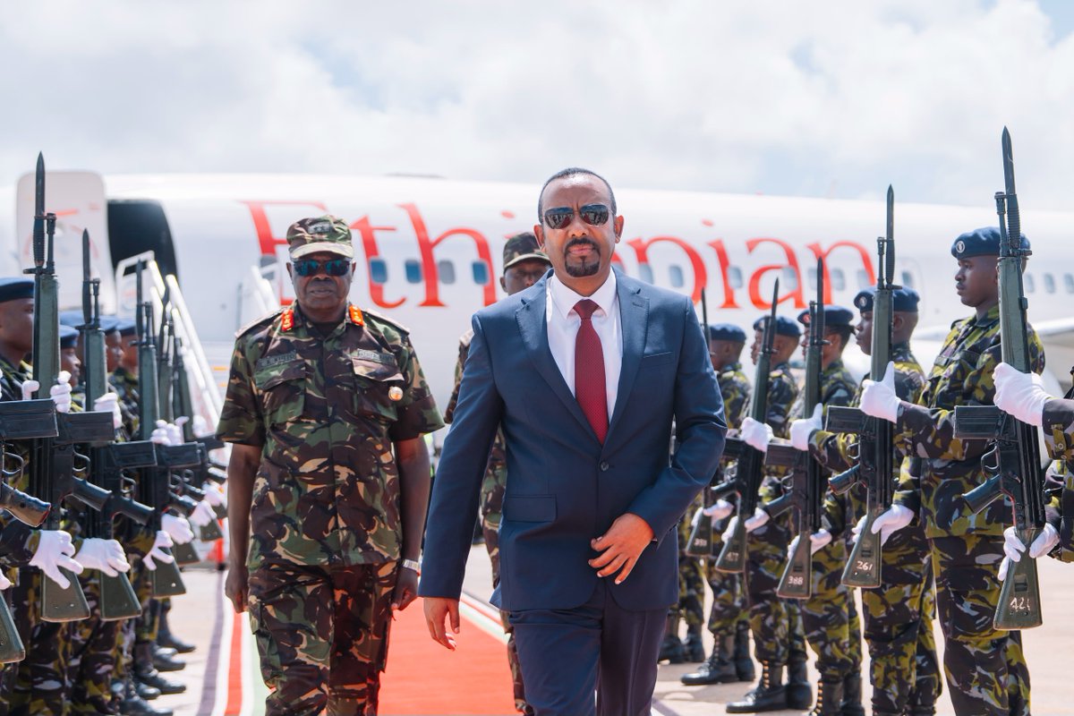 Prime Minister Abiy Ahmed arrives in Kenya this morning ahead of the groundbreaking ceremony for the Lamu Refinery.

#PMOEthiopia 