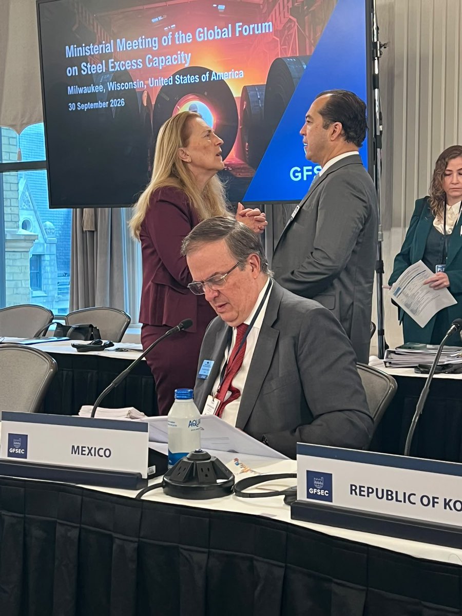 El secretario de Economía, @m_ebrard, arribó a Milwaukee, Estados Unidos, para participar en la reunión de ministros de Comercio del G20.

Durante hoy y mañana, México estará presente en uno de los principales espacios de diálogo económico y comercial a nivel mundial. 